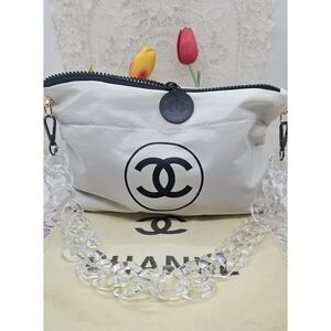 WHITE CC MAKEUP BAG WITH CLEAR ACRYLIC CHAIN ATTACHED NEW